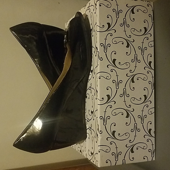 Shoes - Picture 3 of 3